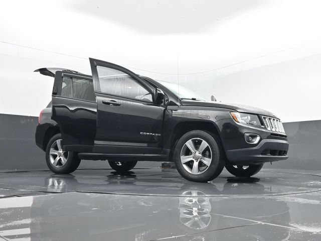 Used 2016 Jeep Compass High Altitude AWD/4WD image 32