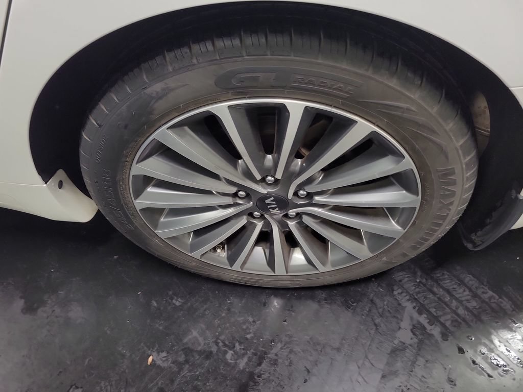 Used 2017 Kia Cadenza Technology FWD image 13
