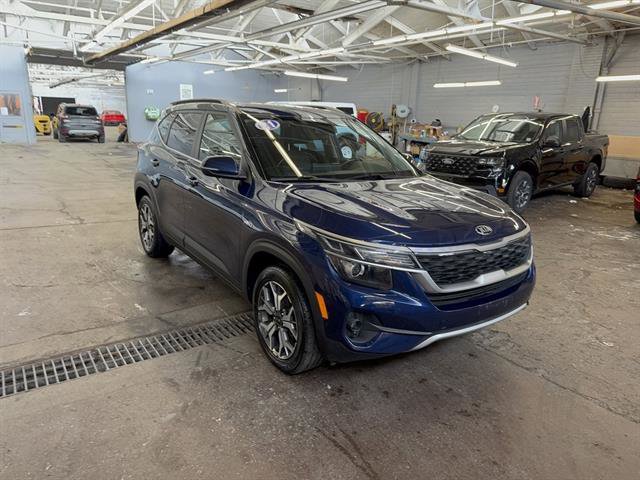 Used 2021 Kia Seltos EX image 19