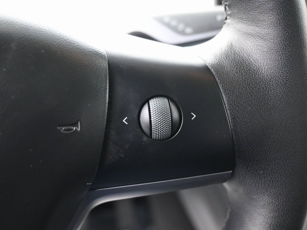 Used 2025 Tesla Model Y Long Range image 21