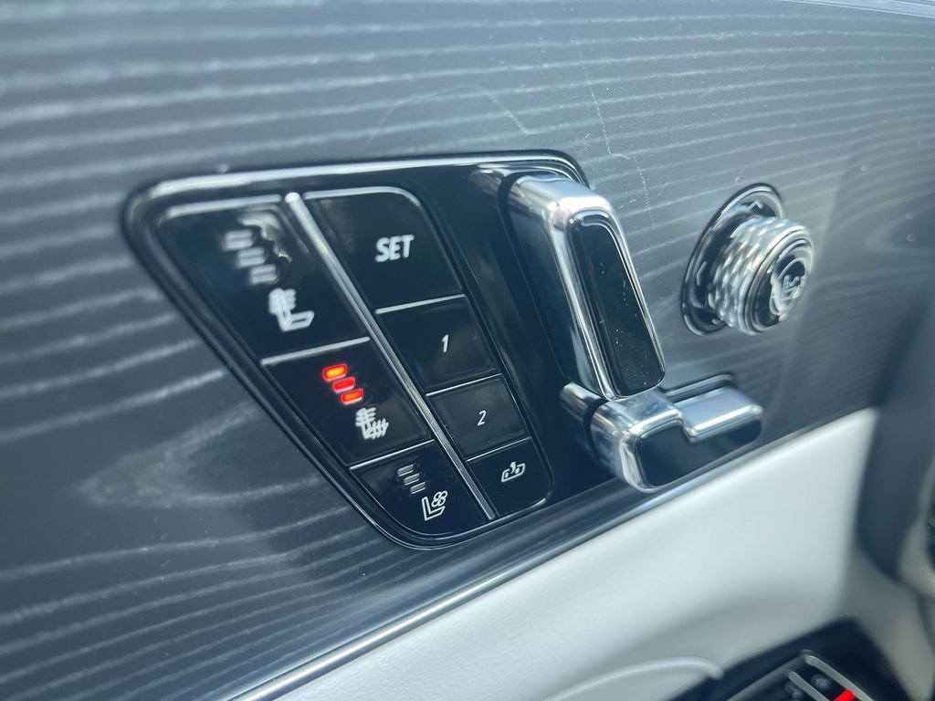 Certified 2024 Cadillac Lyriq Luxury AWD/4WD image 19