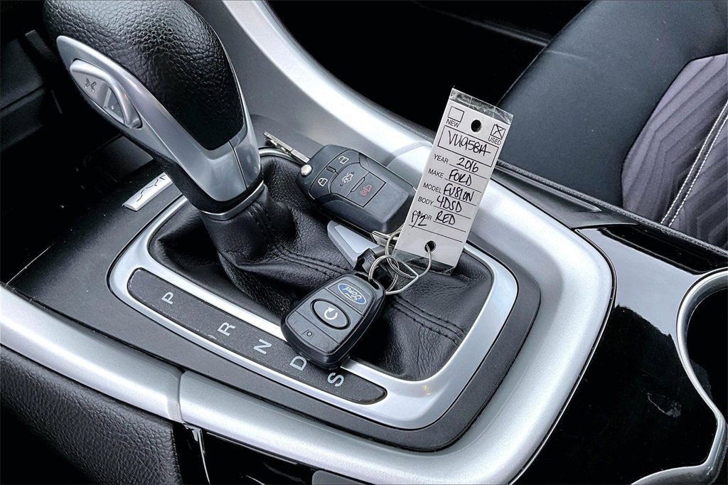 Used 2016 Ford Fusion SE image 33