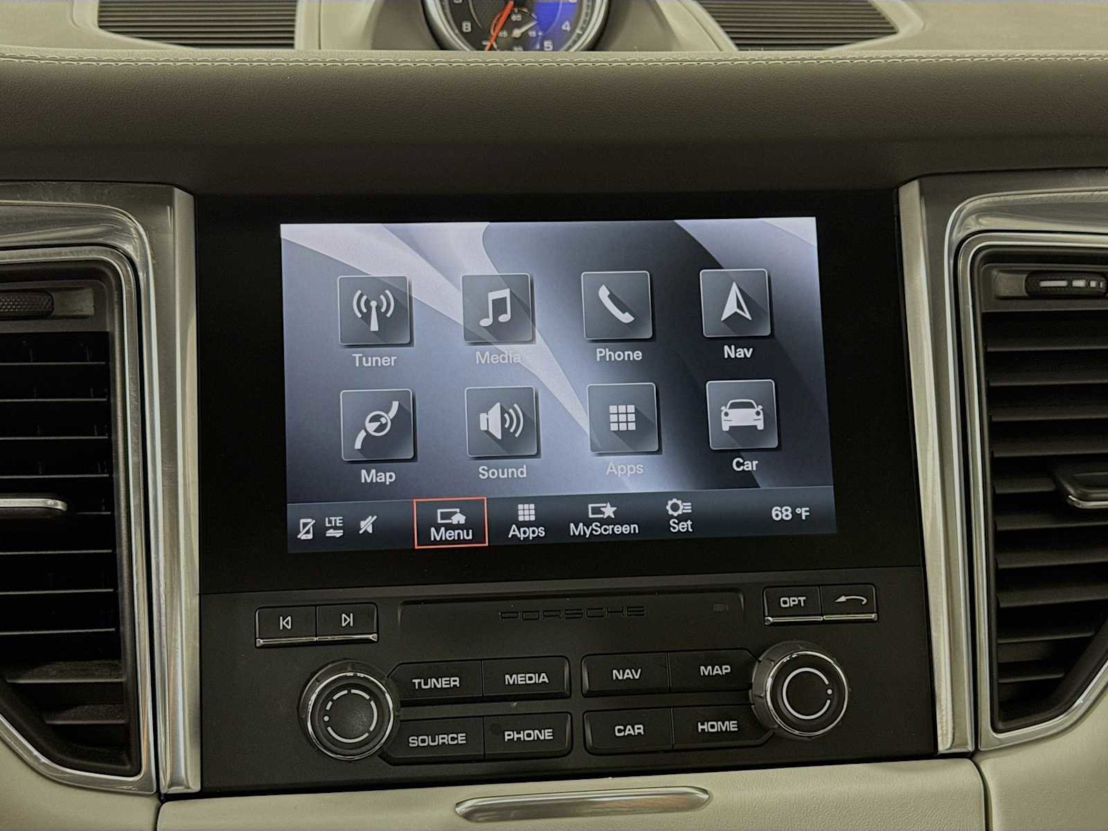 Used 2018 Porsche Macan Turbo image 18