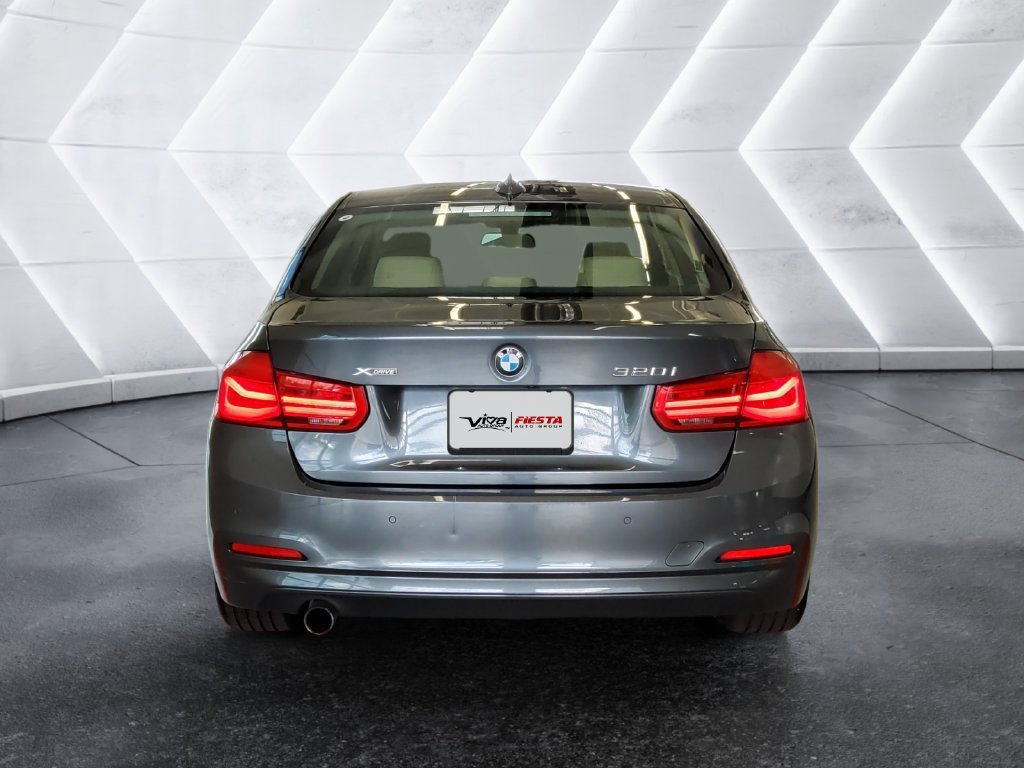 Used 2017 BMW 320i xDrive Sedan AWD/4WD image 5
