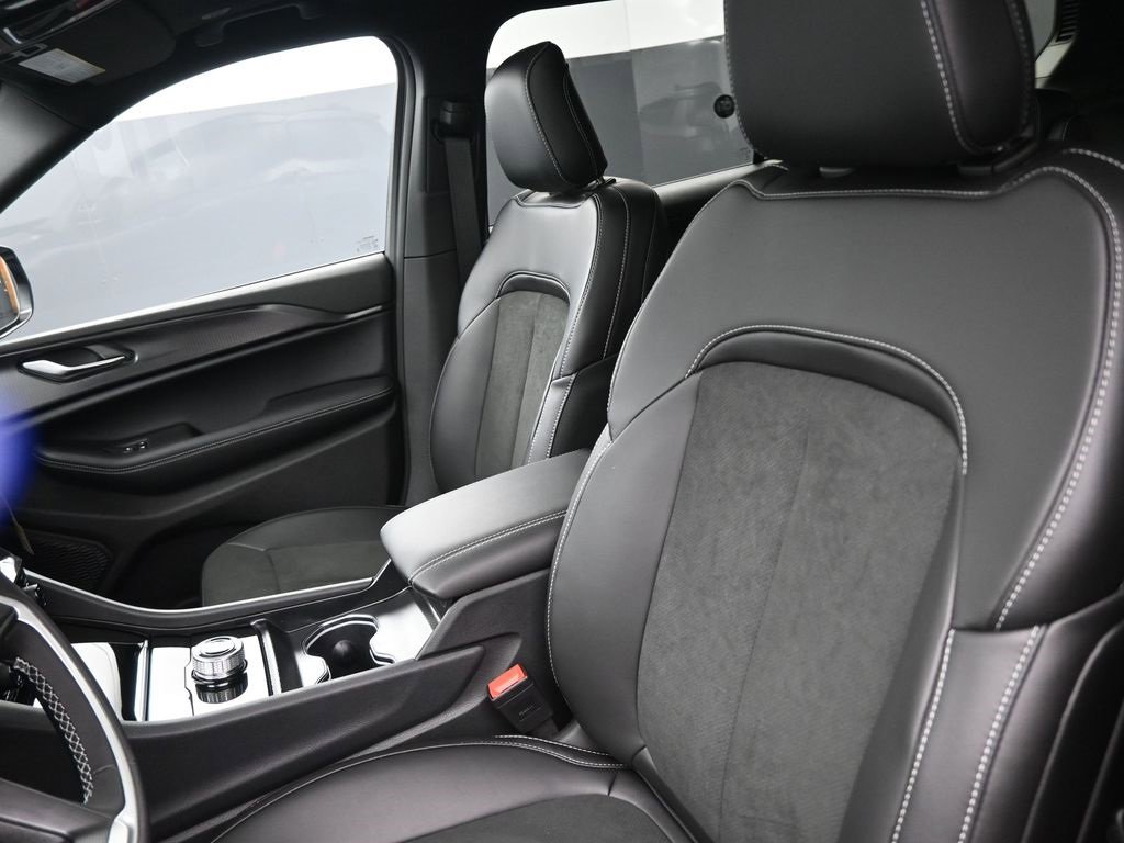 New 2025 Jeep Grand Cherokee L Altitude image 31