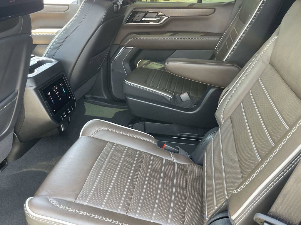 Used 2025 GMC Yukon Denali Ultimate AWD/4WD image 26