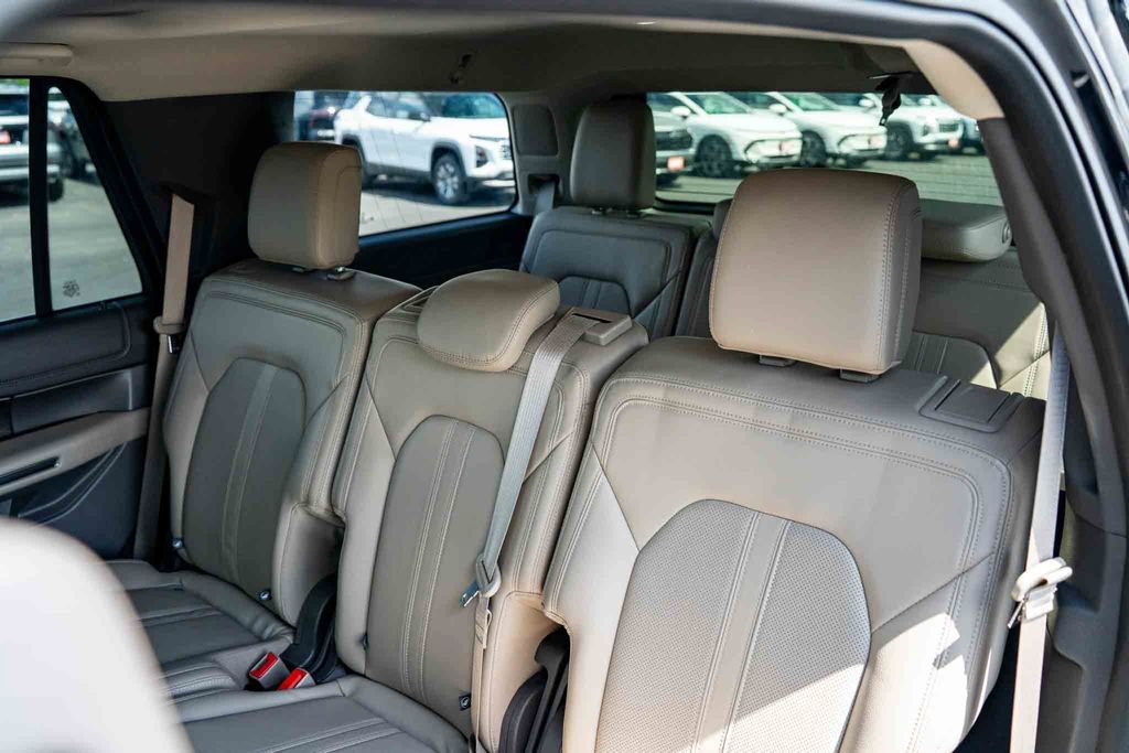 Used 2021 Ford Expedition Limited AWD/4WD image 21