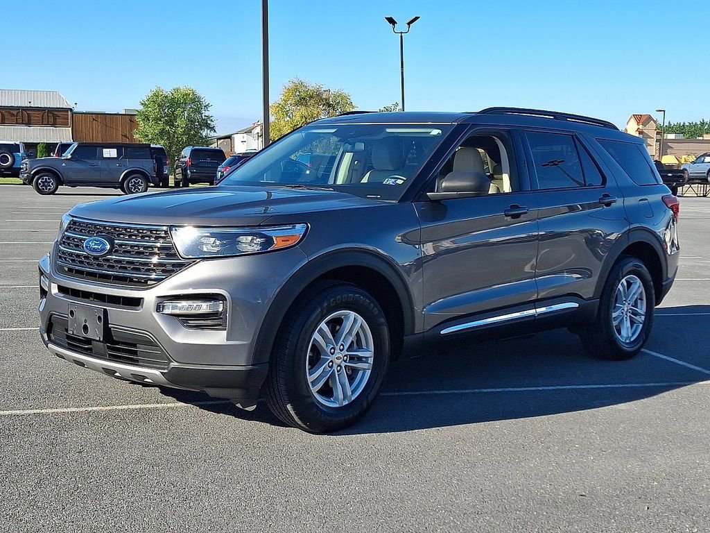 Certified 2023 Ford Explorer XLT w/ Equipment Group 202A image 3
