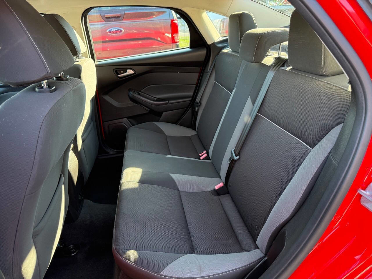Used 2014 Ford Focus SE FWD image 9
