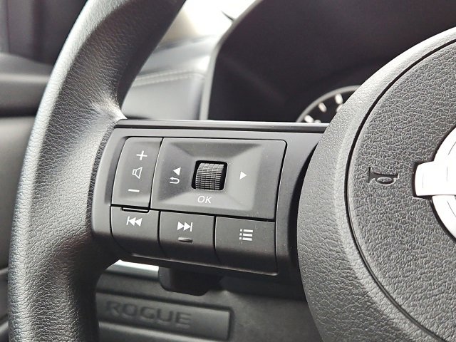 Used 2024 Nissan Rogue S image 32