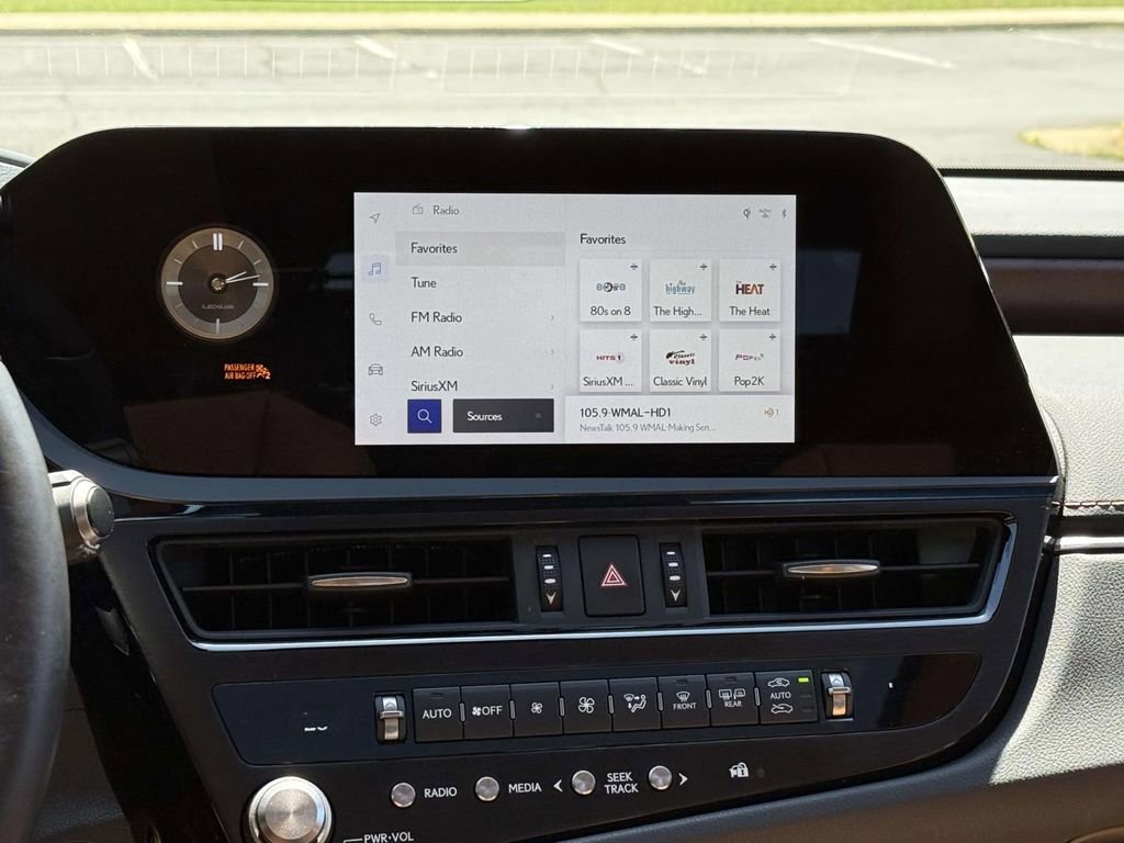 Used 2025 Lexus ES 350 w/ Premium Package FWD image 10