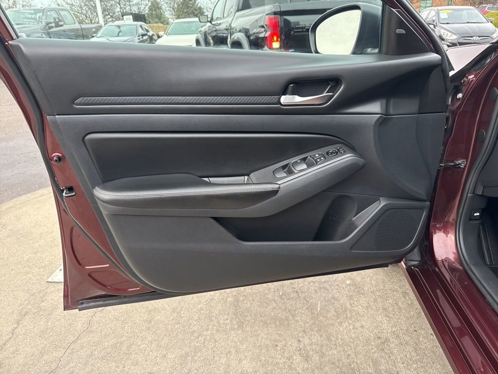 Used 2024 Nissan Altima 2.5 SV image 8
