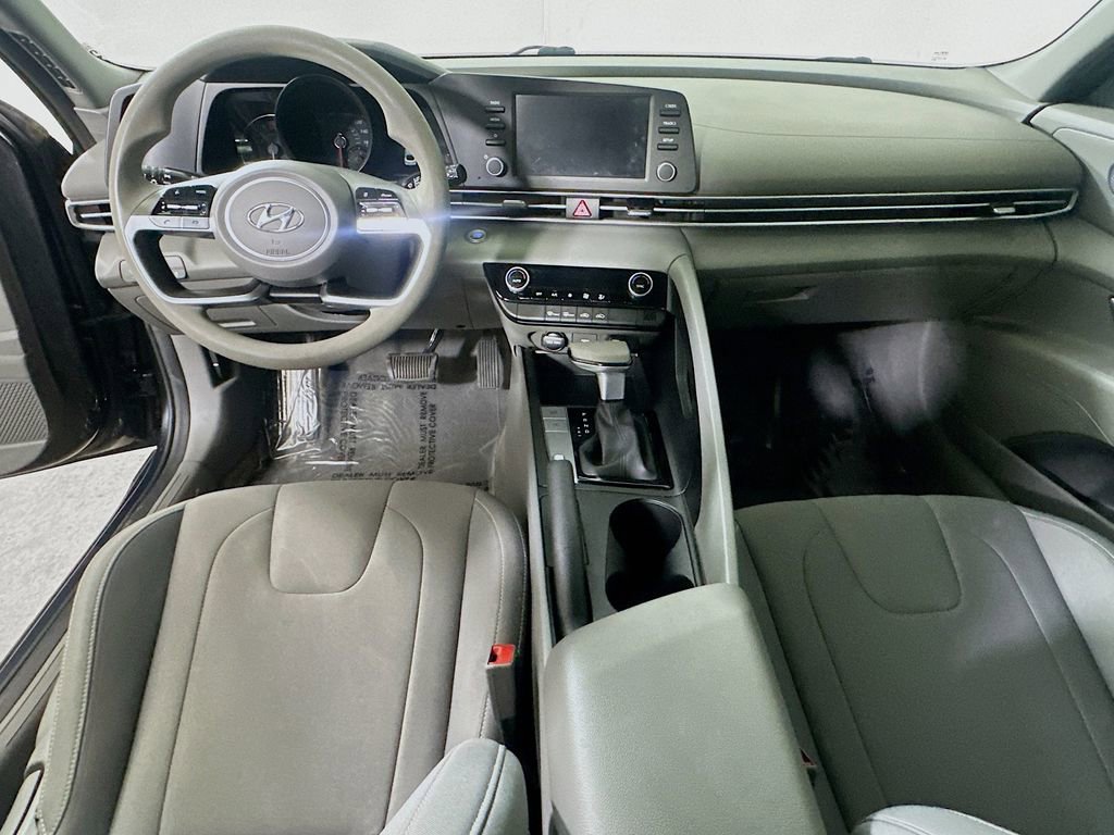 Used 2023 Hyundai Elantra SEL w/ Cargo Package image 16