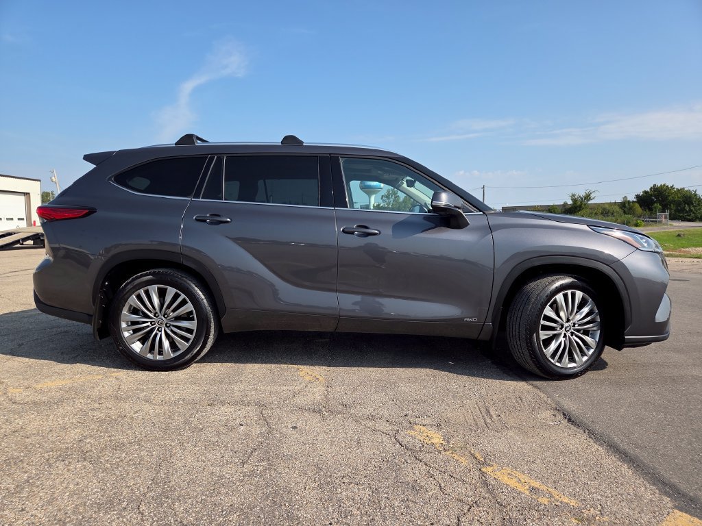 Used 2022 Toyota Highlander Platinum AWD/4WD image 28