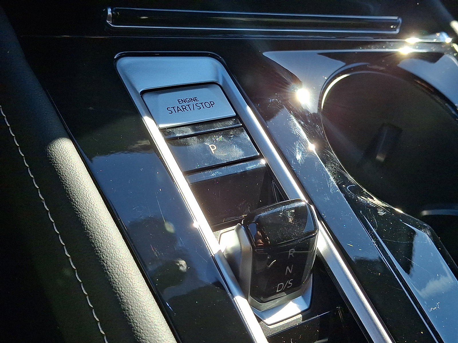 New 2026 Volkswagen Atlas Cross Sport SEL Premium R-Line image 8