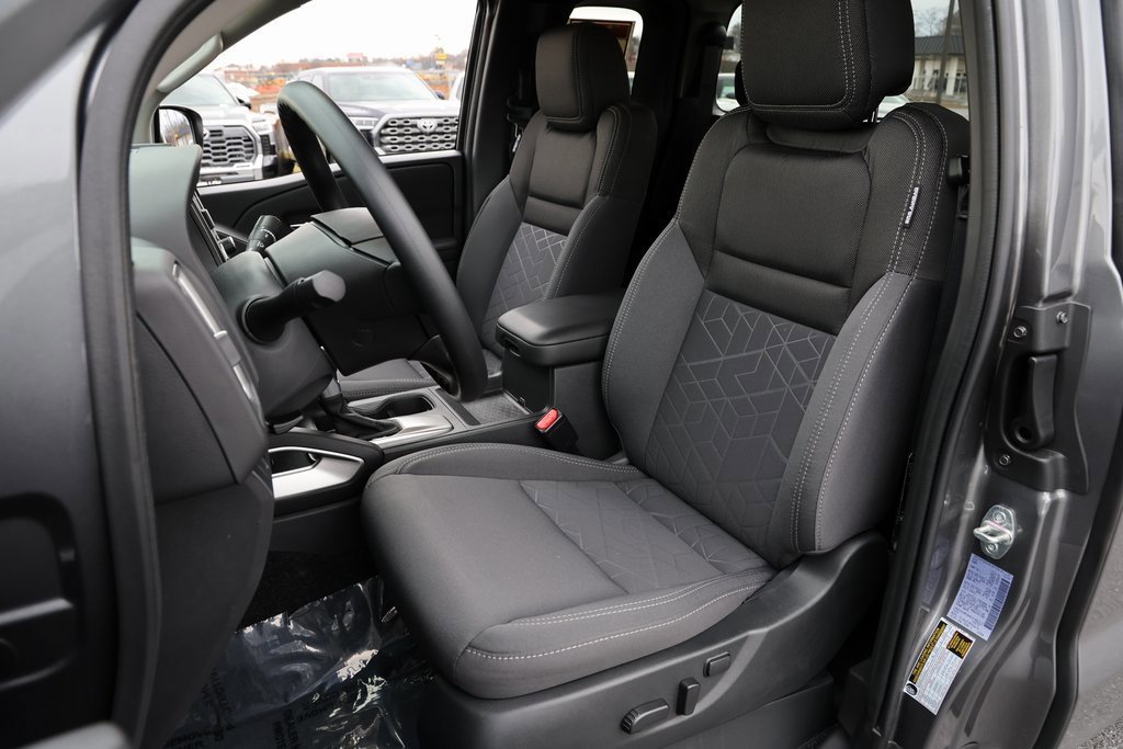 Used 2025 Nissan Frontier SV image 15