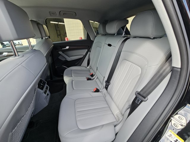 Used 2021 Audi Q5 2.0T Premium w/ Convenience Package AWD/4WD image 16