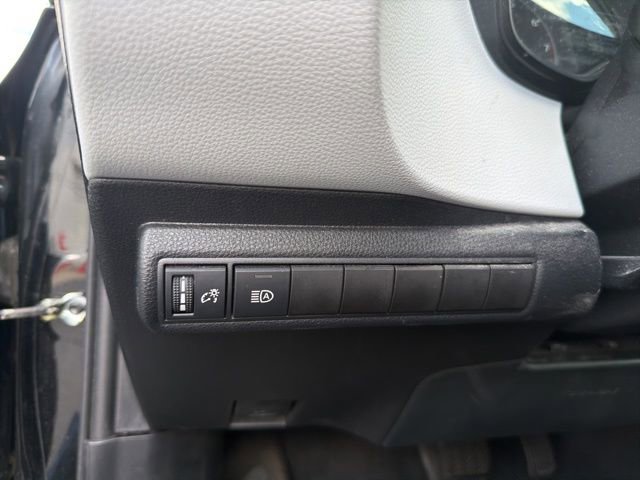 Used 2023 Toyota Corolla SE w/ Carpet Mat Package (TMS) image 17