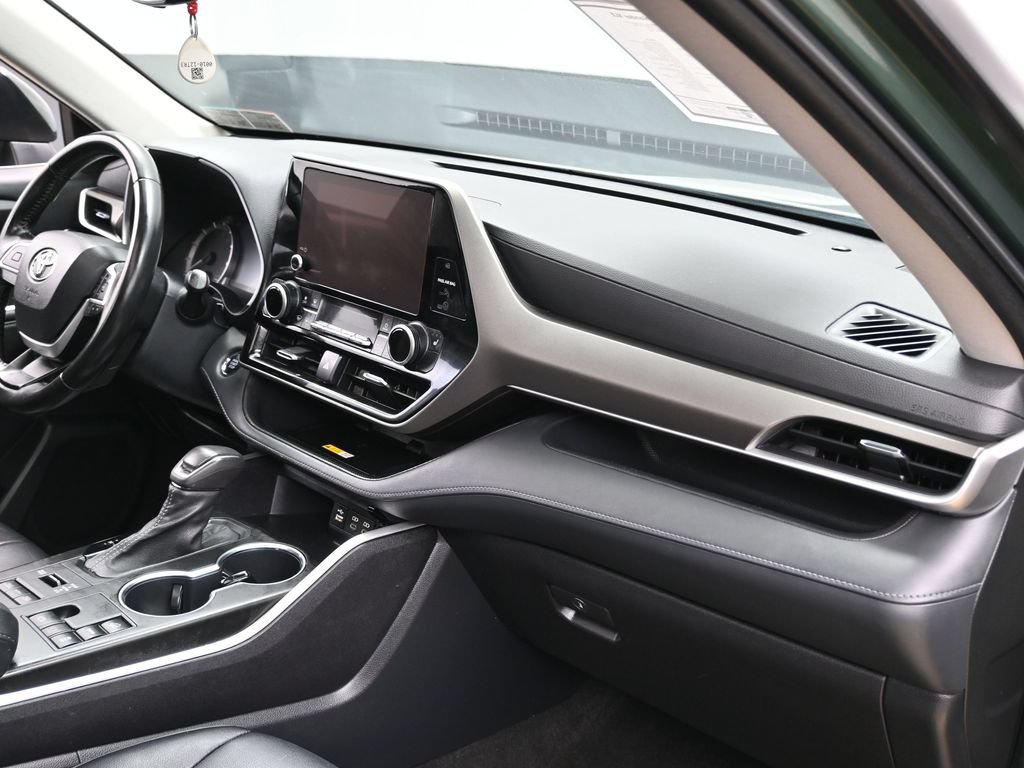 Used 2023 Toyota Highlander XLE AWD/4WD image 38