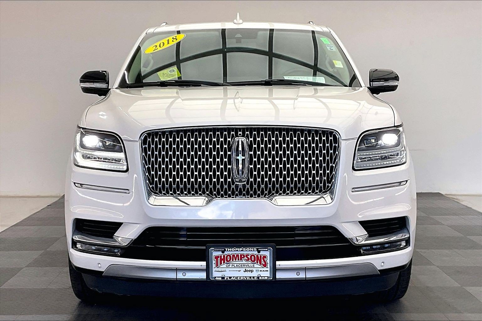 Used 2018 Lincoln Navigator Reserve w/ Technology Package AWD/4WD image 2