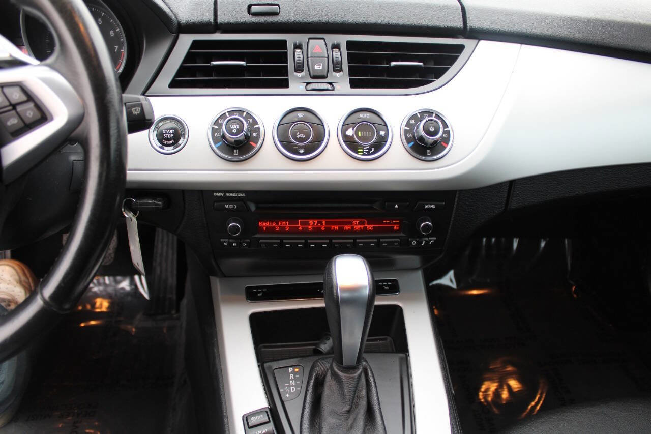 Used 2010 BMW Z4 sDrive30i image 9