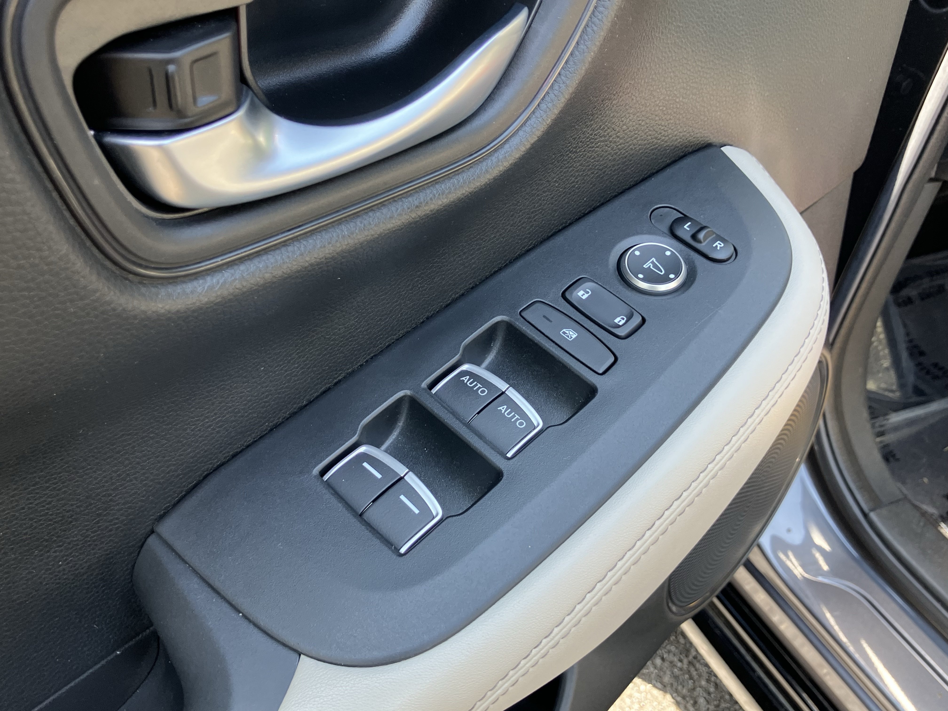 Used 2023 Honda HR-V EX-L image 15