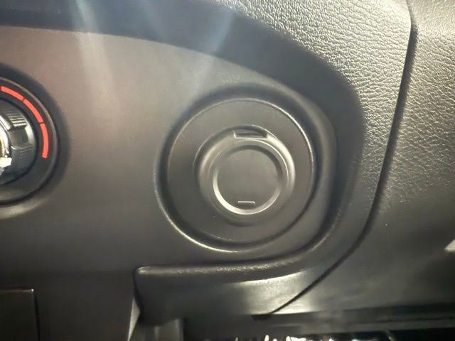 Used 2023 Nissan Frontier SV image 38