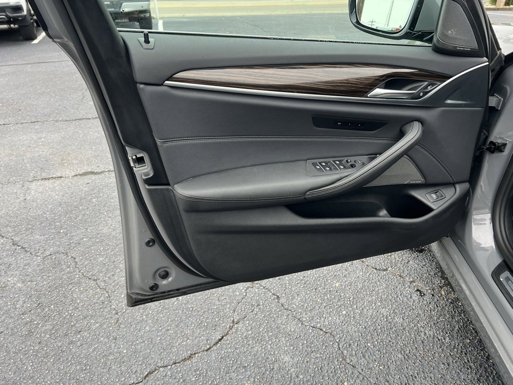 Used 2022 BMW 540i xDrive w/ Premium Package image 12