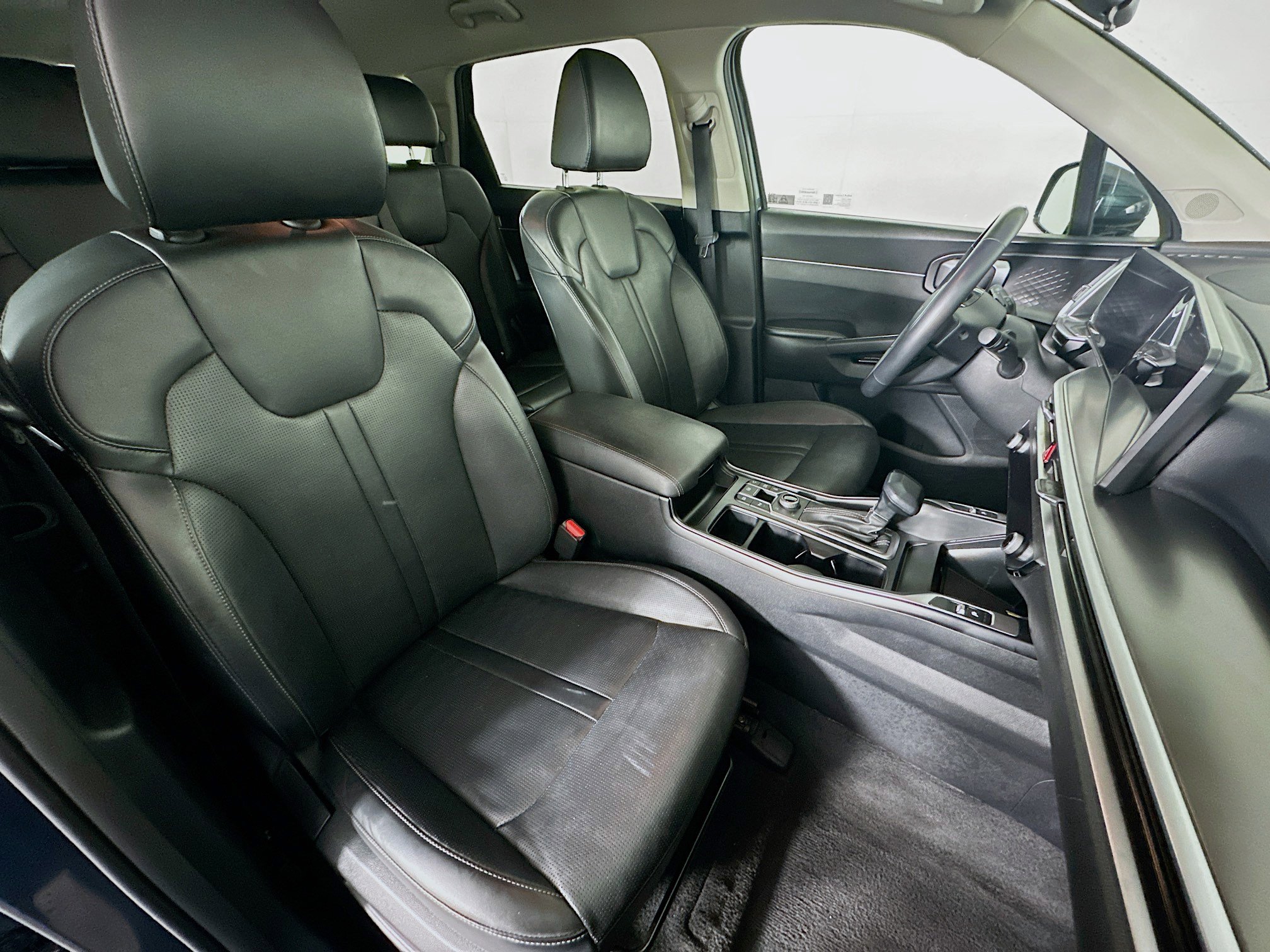 Used 2024 Kia Sorento S image 33