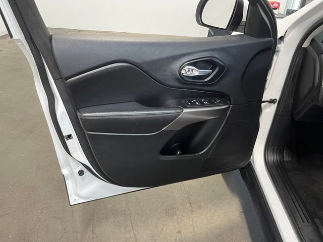 Used 2019 Jeep Cherokee Latitude Plus FWD image 24