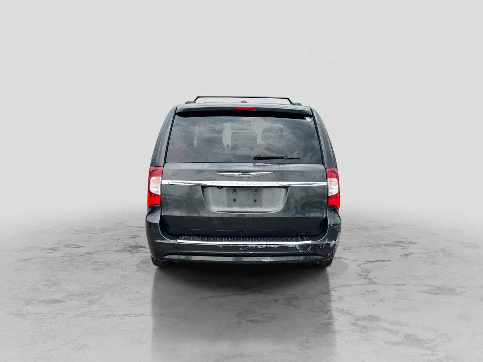 Used 2012 Chrysler Town & Country Touring w/ Entertainment Group #1 FWD image 4