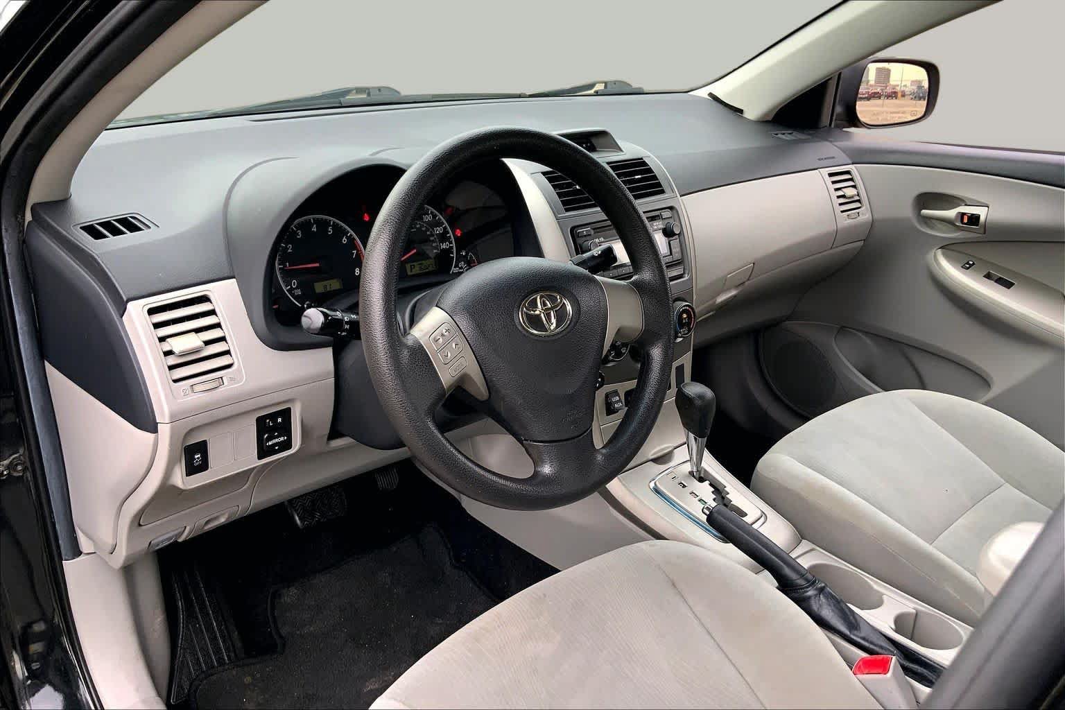 Used 2012 Toyota Corolla LE FWD image 17