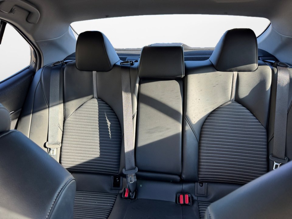 Used 2022 Toyota Camry SE image 12