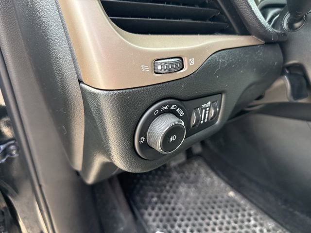 Used 2015 Jeep Cherokee Limited w/ Trailer Tow Group image 20