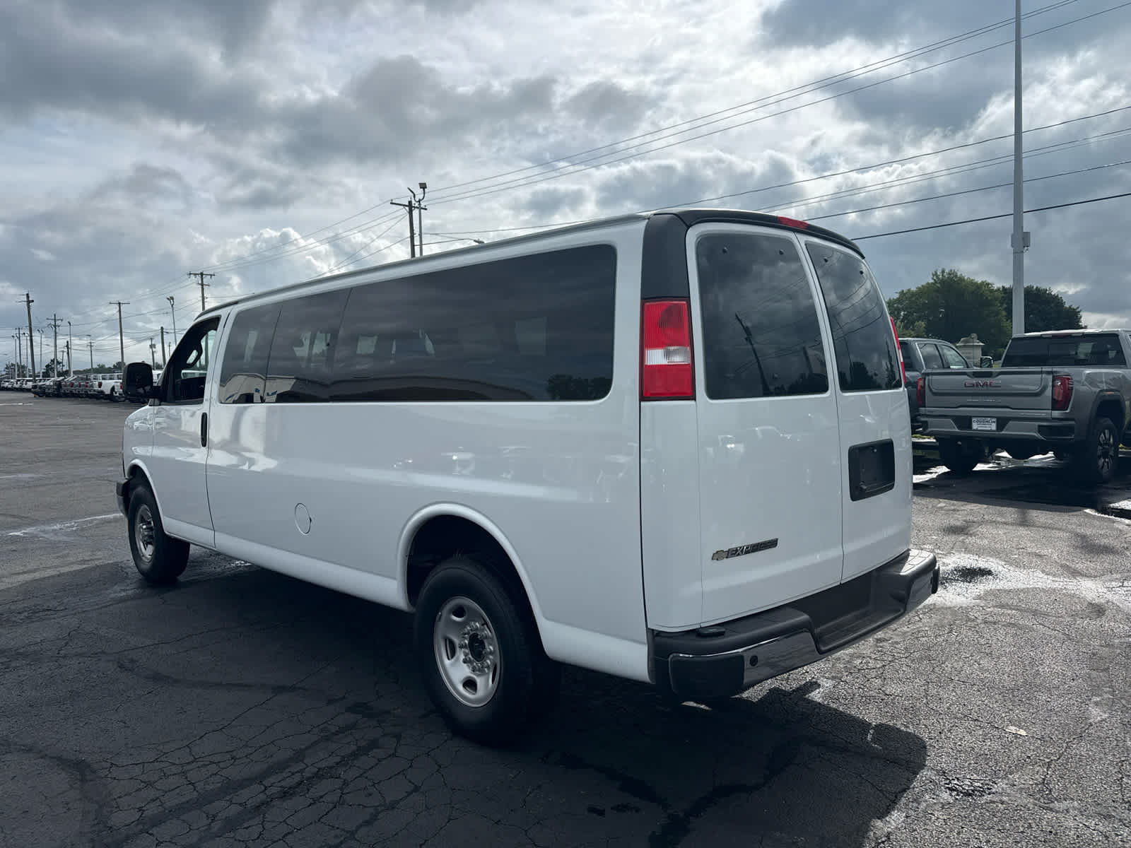 Certified 2024 Chevrolet Express 3500 LT w/ LT Preferred Equipment Group RWD image 3