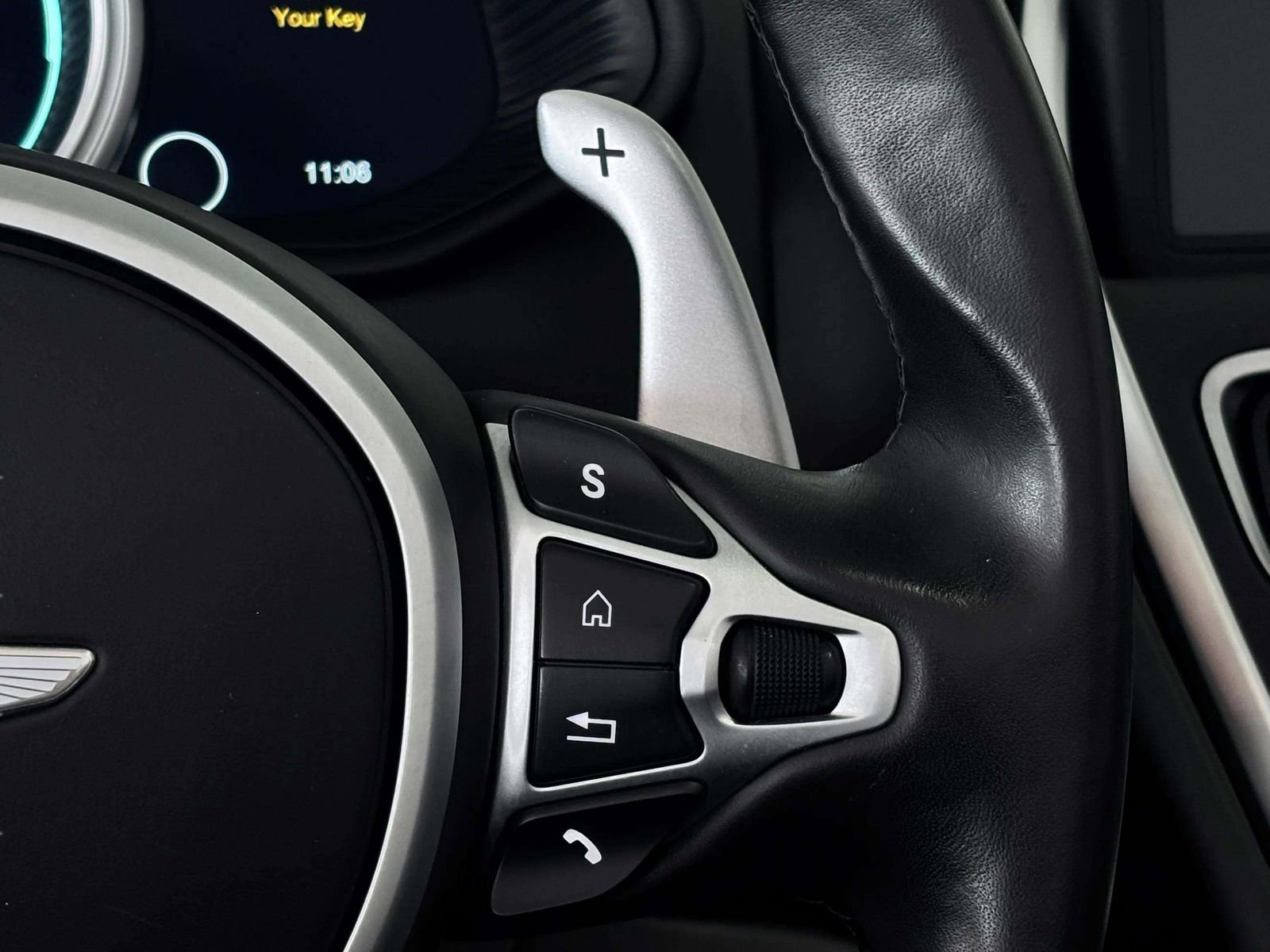 Used 2021 Aston Martin DB11 Volante image 32