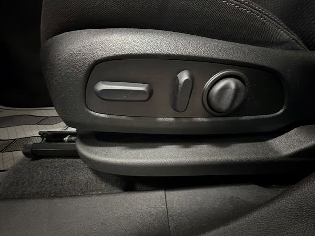 Used 2024 GMC Terrain SLE w/ Driver Convenience Package image 12