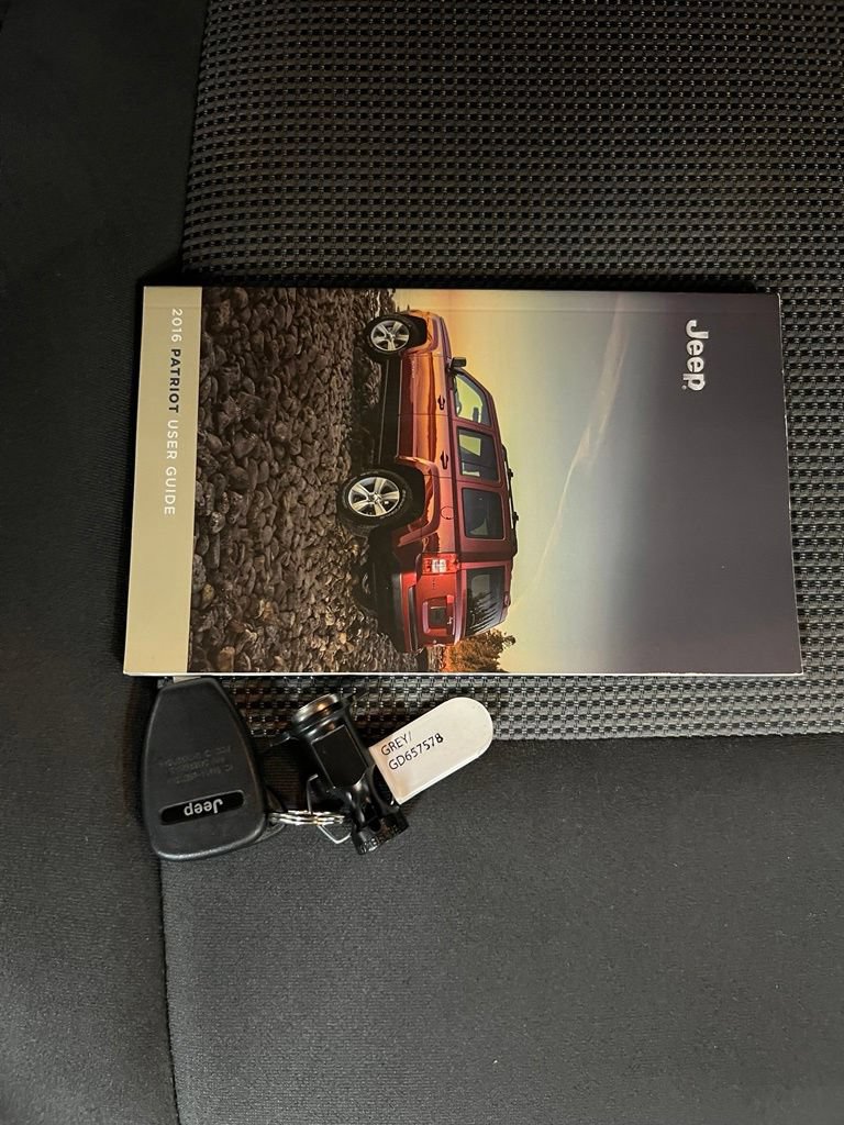 Used 2016 Jeep Patriot Latitude AWD/4WD image 38