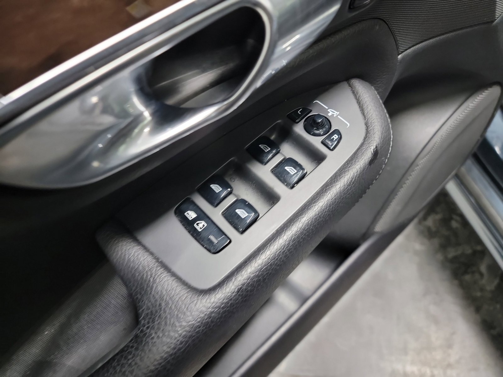 Used 2019 Volvo XC90 T6 Momentum w/ Advanced Package image 14