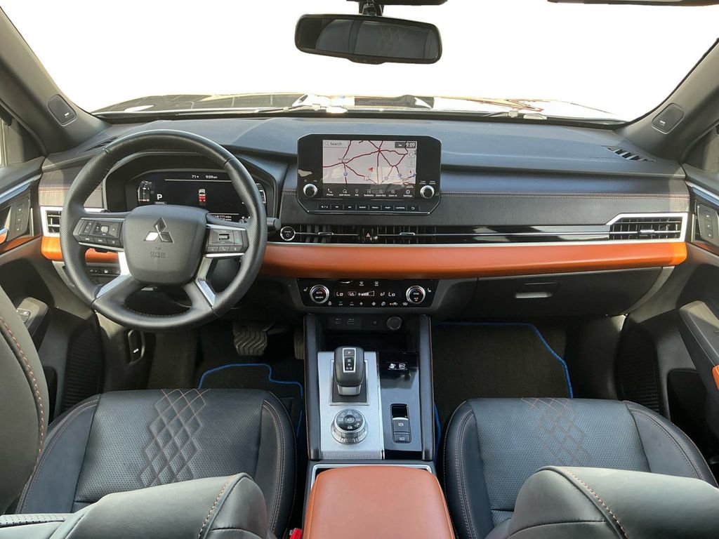 Used 2025 Mitsubishi Outlander SEL AWD/4WD image 17