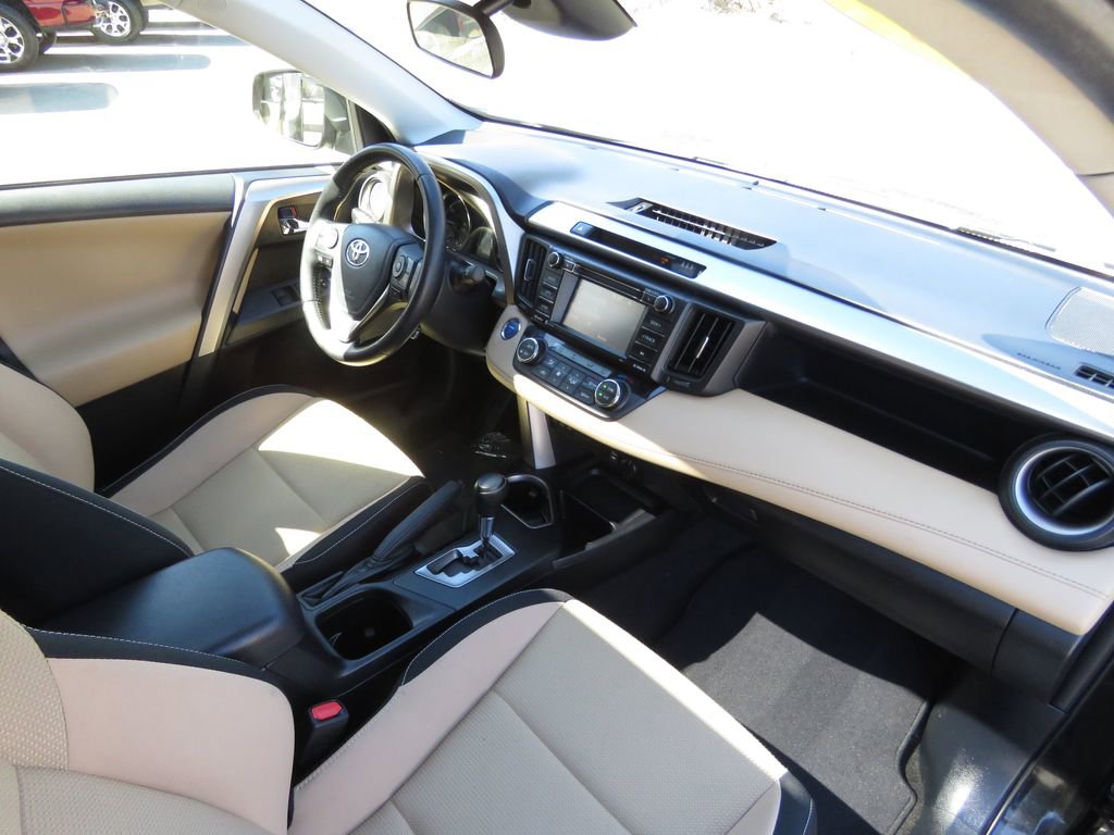 Used 2017 Toyota RAV4 XLE w/ Carpet Mat Package AWD/4WD image 14