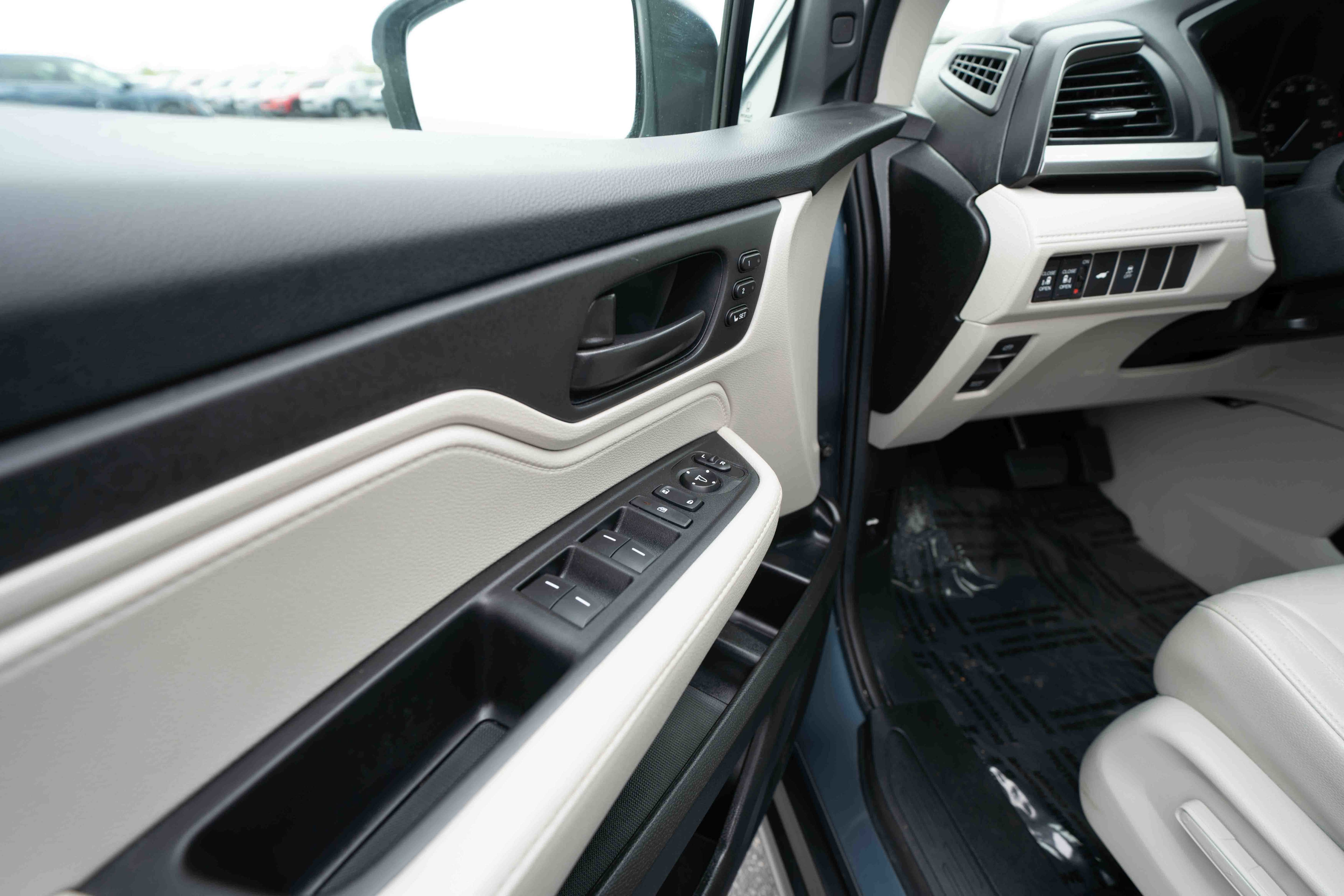 Certified 2025 Honda Odyssey EX-L image 7