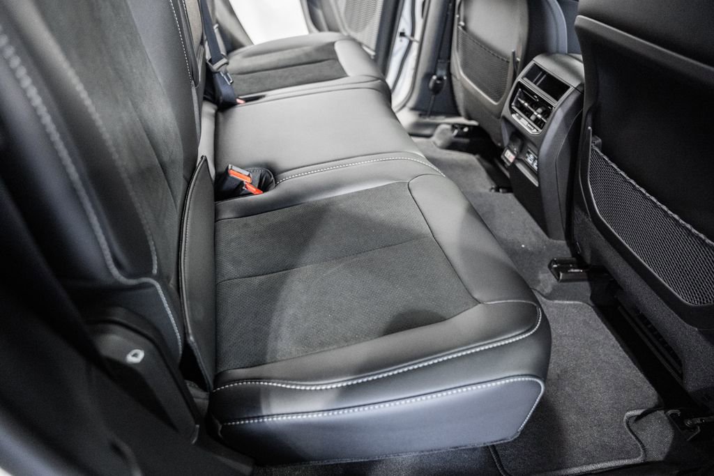 New 2025 Jeep Grand Cherokee Altitude image 30