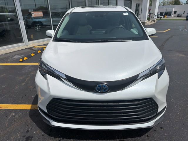 Used 2025 Toyota Sienna XLE AWD/4WD image 10