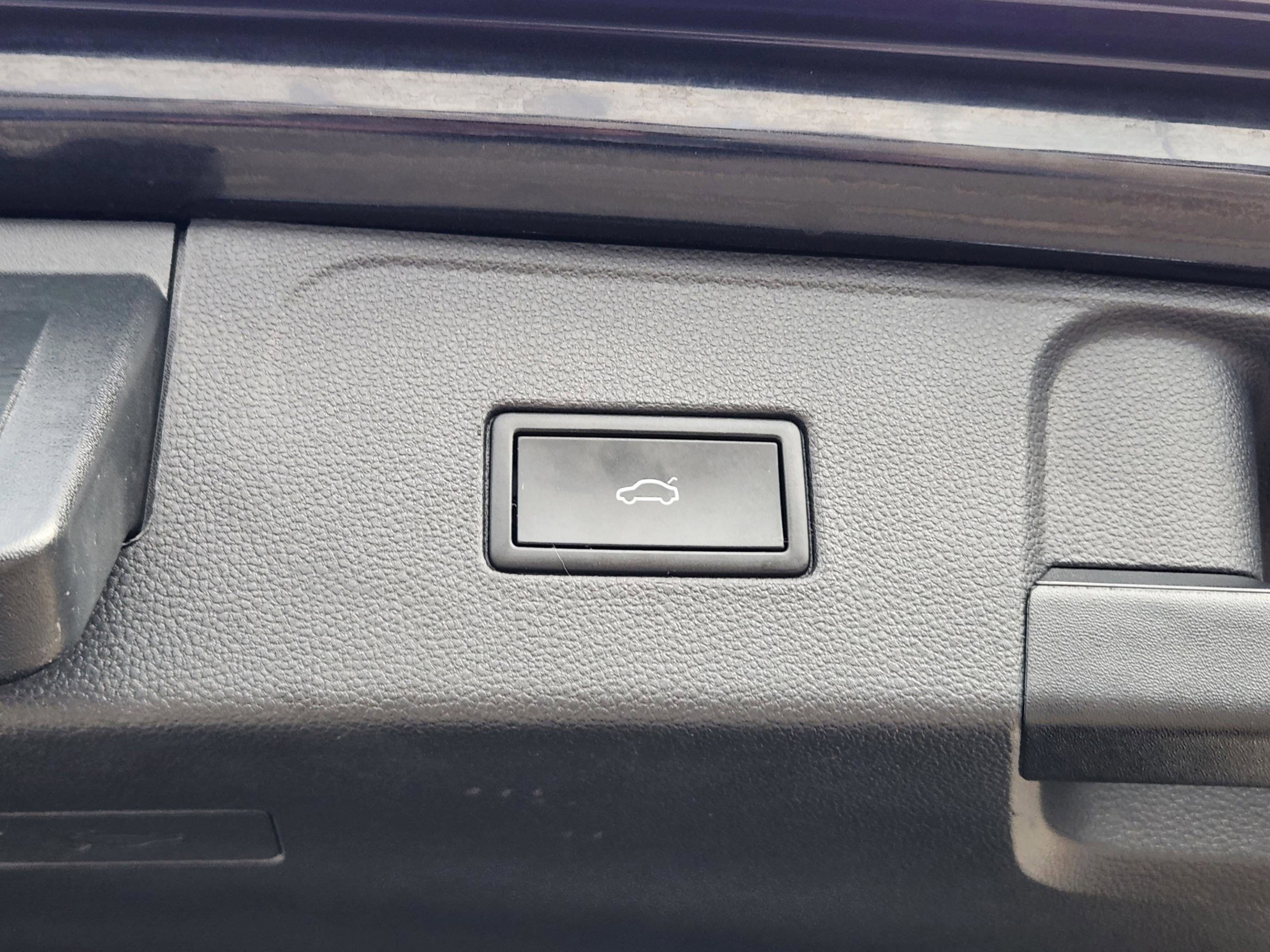 Used 2023 Volkswagen Atlas SEL R-Line image 32