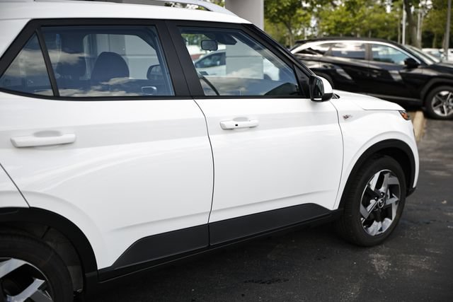 Certified 2025 Hyundai Venue SEL FWD image 7
