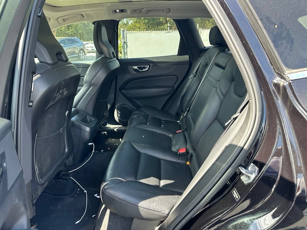 Used 2021 Volvo XC60 T5 Momentum w/ Advanced Package AWD/4WD image 9