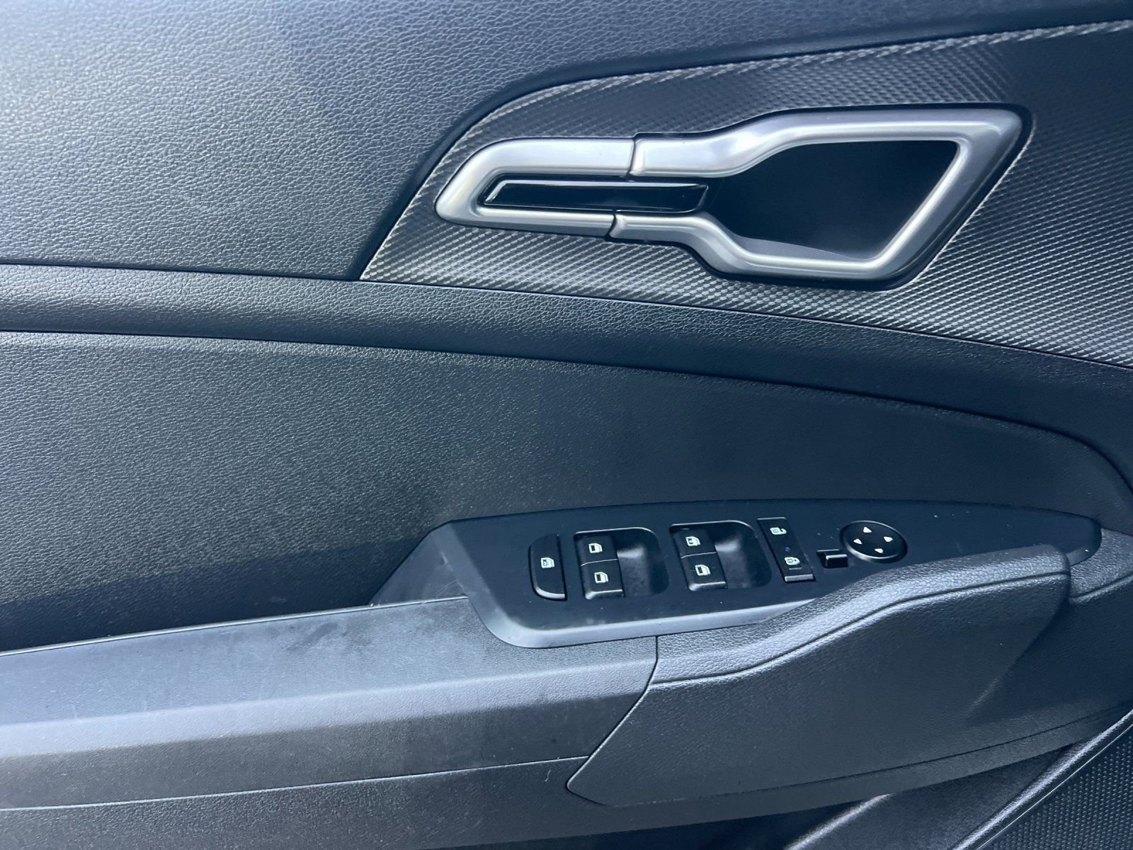 Used 2024 Kia Sportage LX image 11