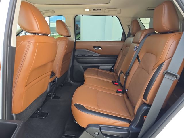 Used 2025 Nissan Pathfinder Platinum w/ Cargo Package image 14