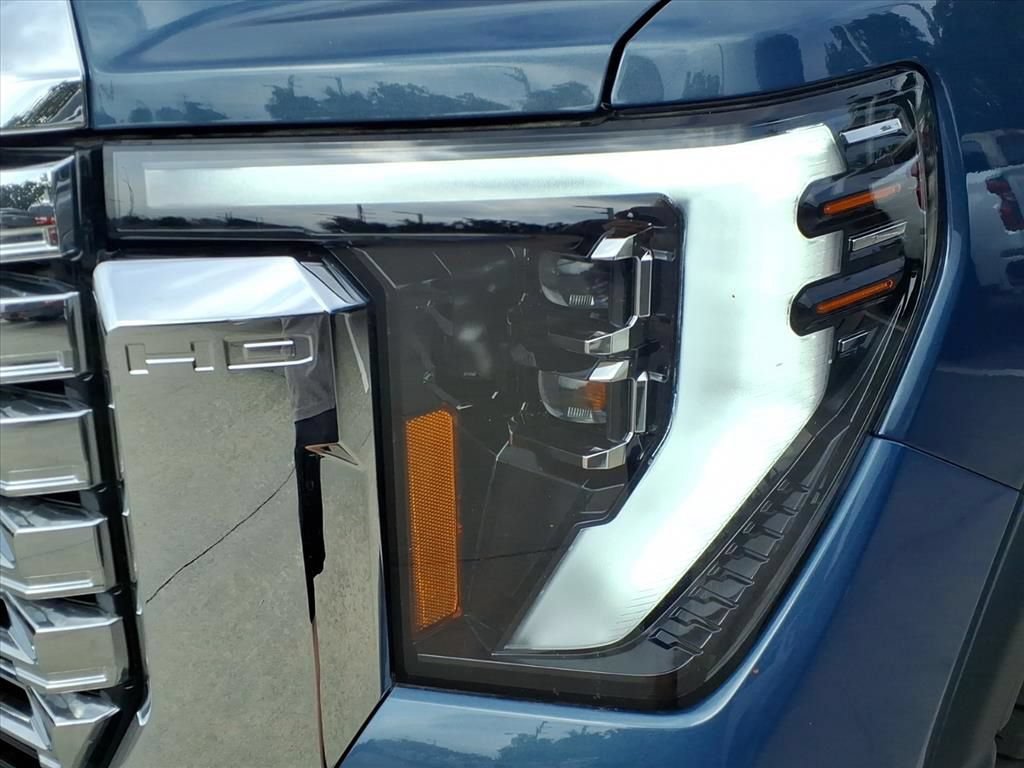 Used 2025 GMC Sierra 3500 Denali w/ Technology Package AWD/4WD image 11